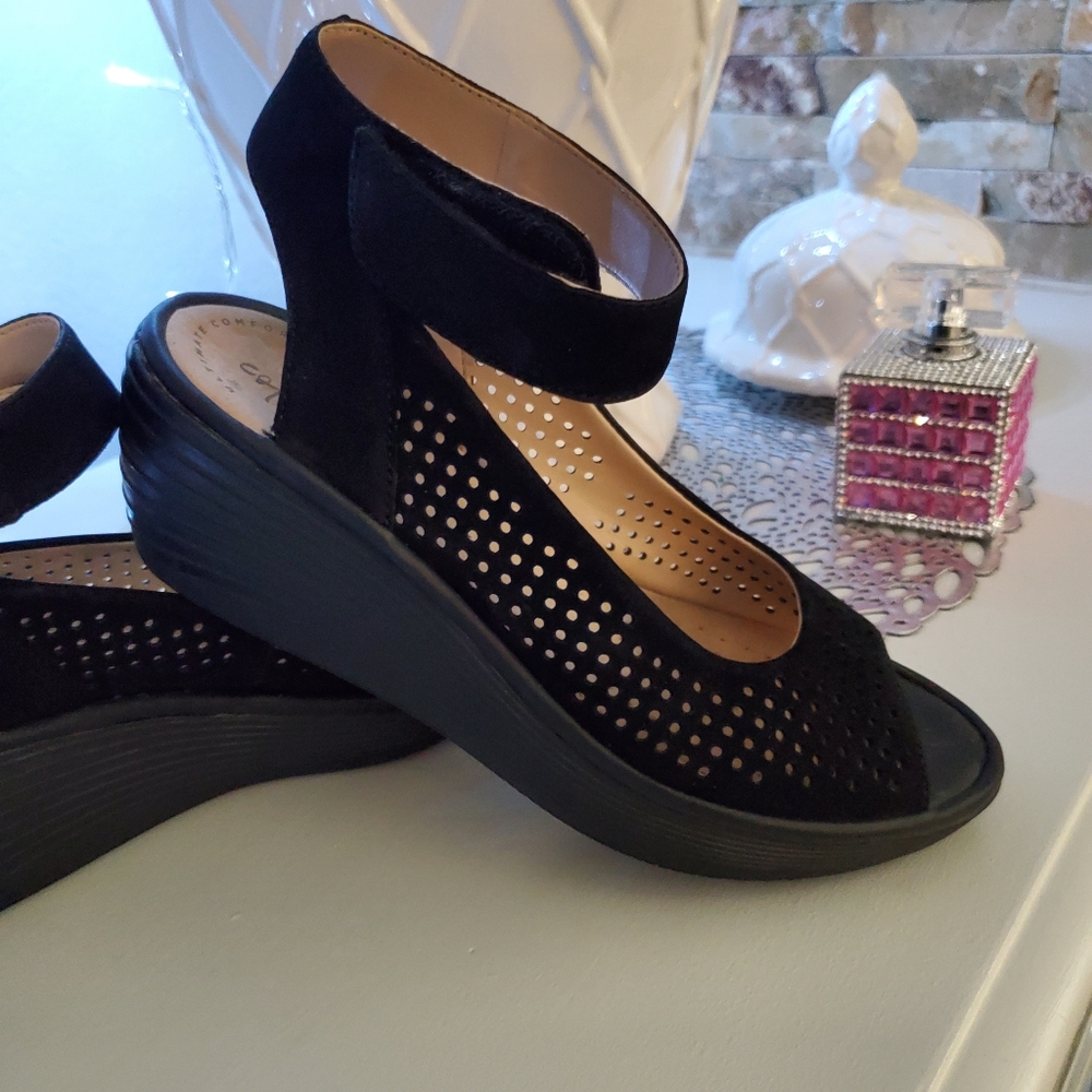 CLARKS COMFORT SANDAL 7M - Picture 3 of 4